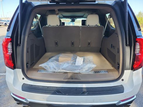 New 2026 GMC Yukon XL Denali w/ Denali Reserve Package image 8