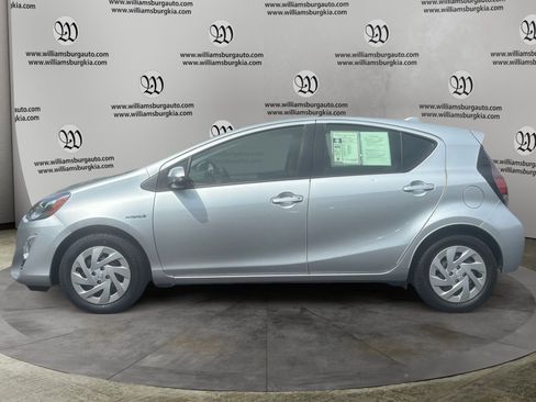 Used 2016 Toyota Prius C One FWD image 2