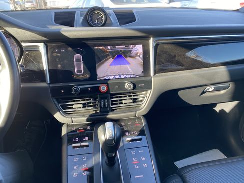 Used 2023 Porsche Macan AWD/4WD image 17