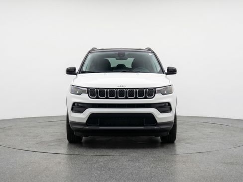 Used 2025 Jeep Compass Limited AWD/4WD image 2