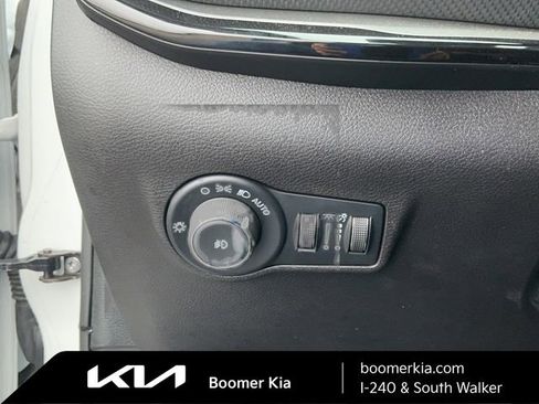 Used 2025 Jeep Compass Trailhawk AWD/4WD image 18