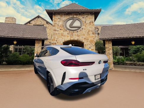 Used 2022 BMW X6 M50i w/ Dynamic Handling Package image 3