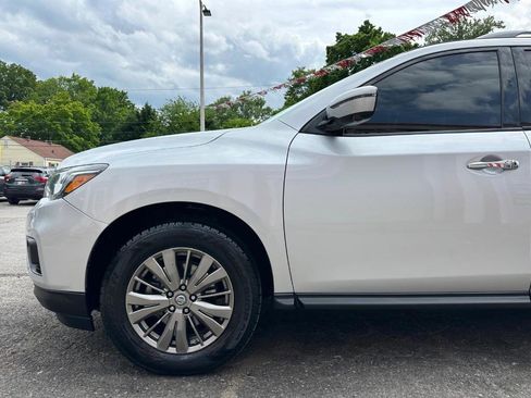 Used 2019 Nissan Pathfinder SL AWD/4WD image 9