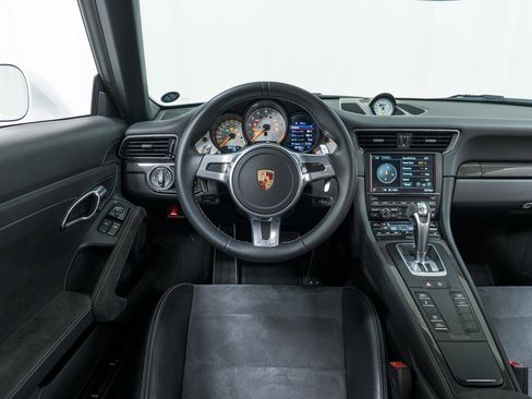 Certified 2014 Porsche 911 GT3 image 22