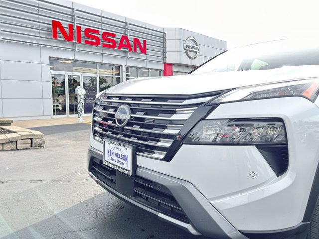 Used 2025 Nissan Rogue SL w/ Tech Package AWD/4WD image 16