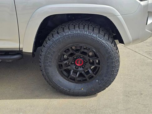 Used 2023 Toyota 4Runner SR5 Premium w/ Moonroof Package RWD image 9