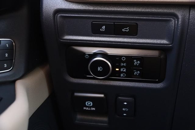 Used 2023 Ford Expedition Limited AWD/4WD image 23