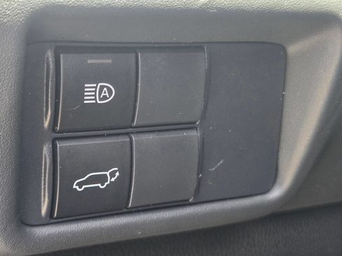 Used 2021 Toyota Highlander LE FWD image 15