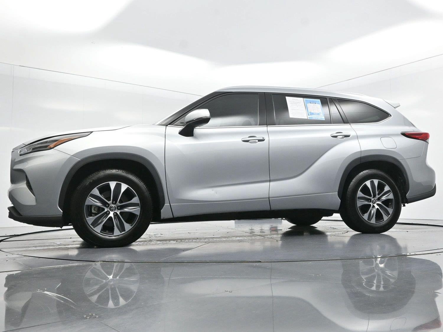 Used 2022 Toyota Highlander XLE FWD image 53