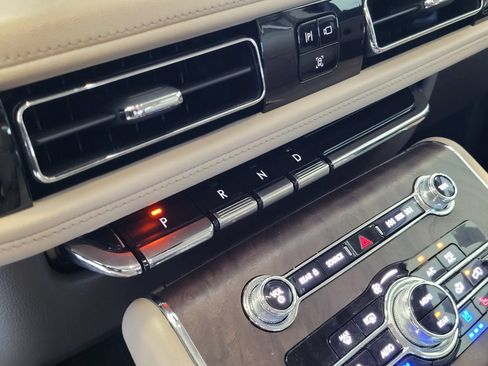 Certified 2021 Lincoln Aviator Grand Touring w/ Equipment Group 302A AWD/4WD image 20