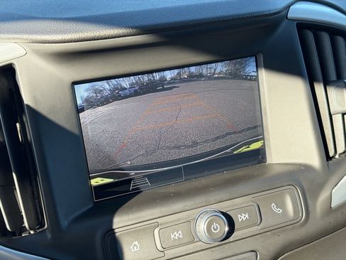 Used 2024 GMC Terrain SLE w/ Driver Convenience Package image 14