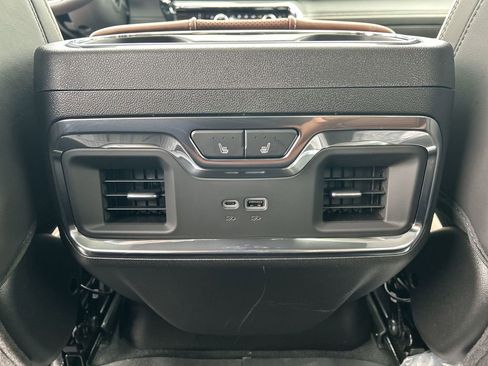 Used 2025 GMC Sierra 2500 Denali Ultimate image 40