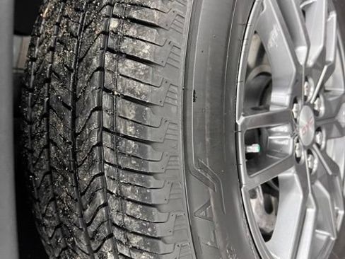 Used 2025 GMC Acadia Elevation FWD image 21