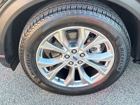 Used 2023 Ford Explorer Limited w/ Limited Technology Package image 43