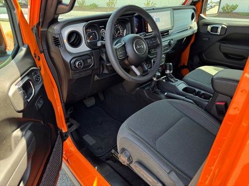 Certified 2025 Jeep Gladiator Sport AWD/4WD image 9