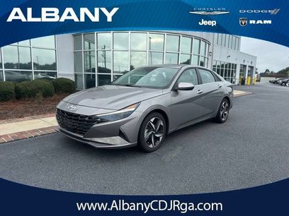 Used 2022 Hyundai Elantra Limited w/ Preferred Accessory Package