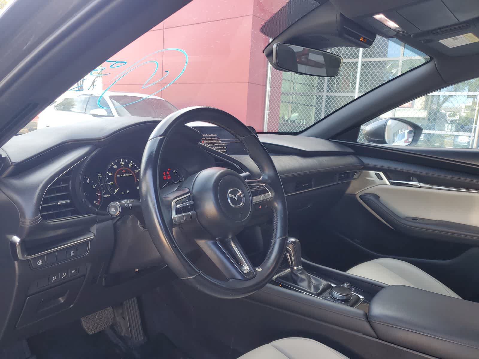 Used 2019 MAZDA MAZDA3 Hatchback FWD image 2