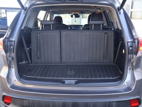 Used 2018 Toyota Highlander SE image 29