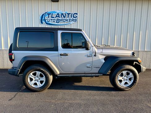 Used 2021 Jeep Wrangler Sport image 3