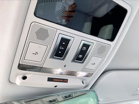 New 2026 Land Rover Defender 110 X-Dynamic SE image 22