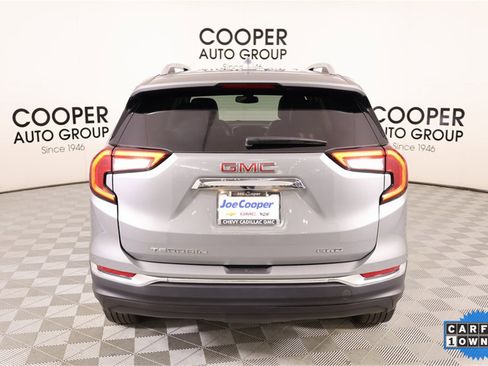 Used 2024 GMC Terrain SLT image 20