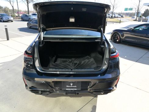 Used 2023 BMW 760i xDrive w/ Executive Package image 45