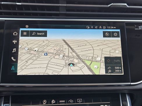 Used 2023 Audi Q8 Premium image 20