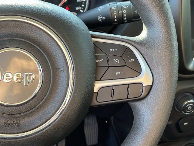 Used 2023 Jeep Renegade Latitude AWD/4WD image 28