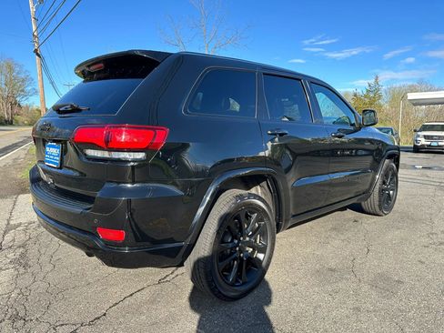 Used 2021 Jeep Grand Cherokee Laredo X image 4