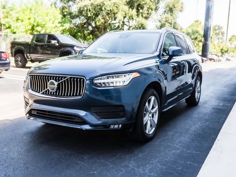 Used 2023 Volvo XC90 B5 Core AWD/4WD image 2