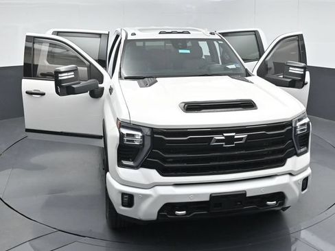 Used 2024 Chevrolet Silverado 3500 High Country w/ High Country Premium Package AWD/4WD image 55