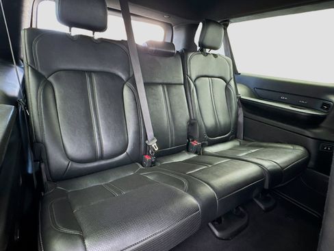 Used 2023 Jeep Wagoneer L Series II AWD/4WD image 19