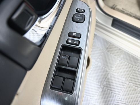 Used 2014 Toyota Camry LE image 19