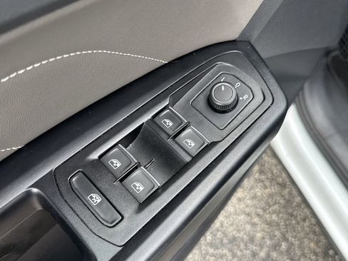 Used 2021 Volkswagen Atlas Cross Sport SE FWD image 11
