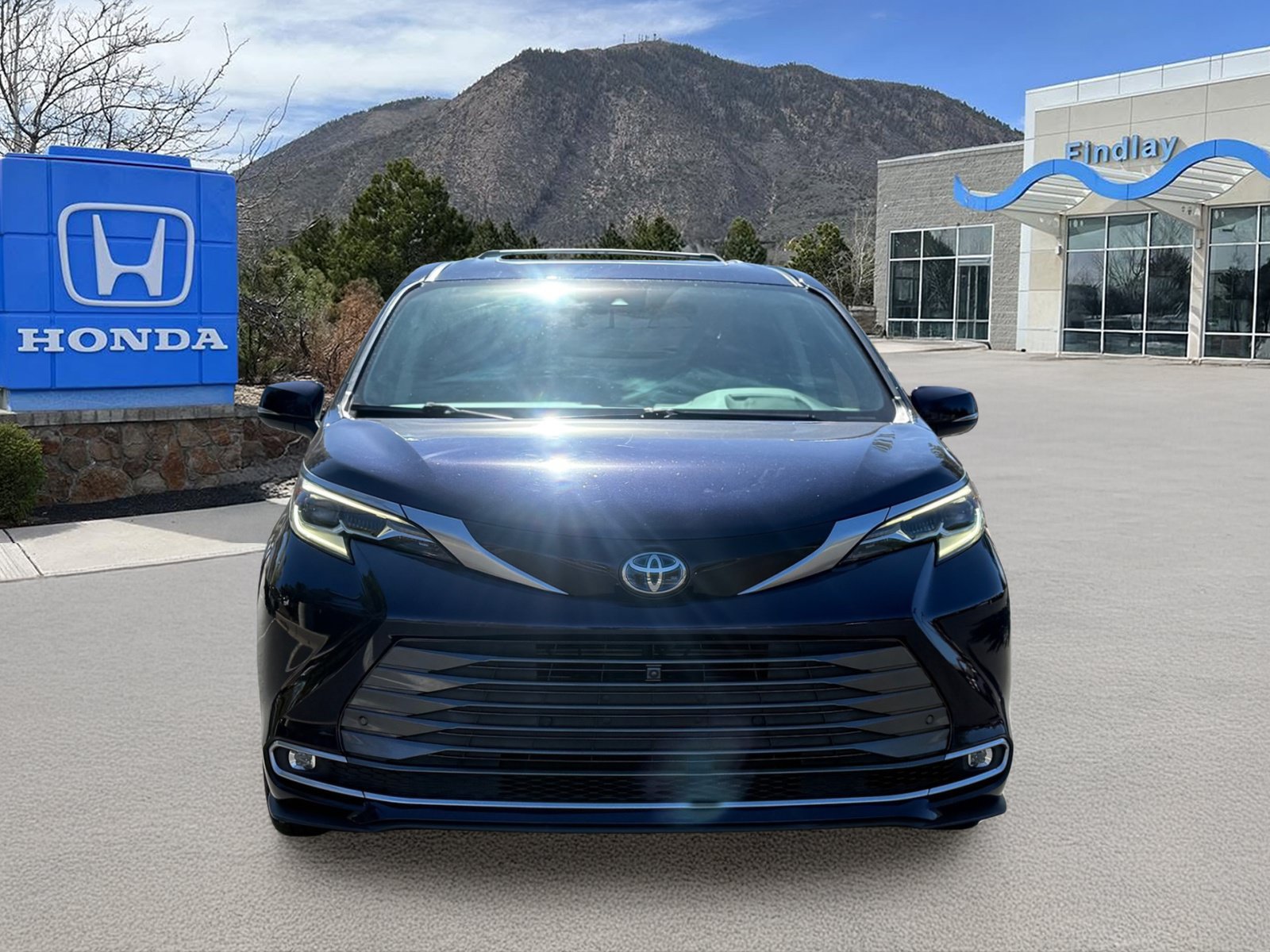 Used 2021 Toyota Sienna Platinum FWD image 10