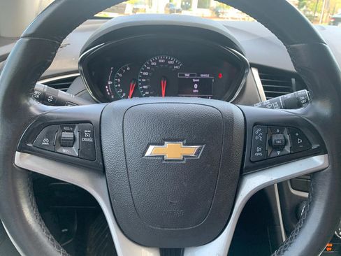 Used 2020 Chevrolet Trax LT w/ LT Convenience Package image 16