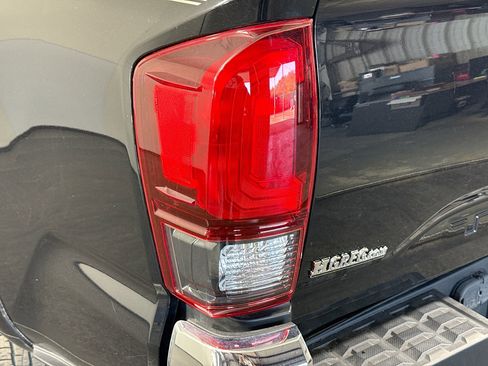Used 2022 Toyota Tacoma SR image 35