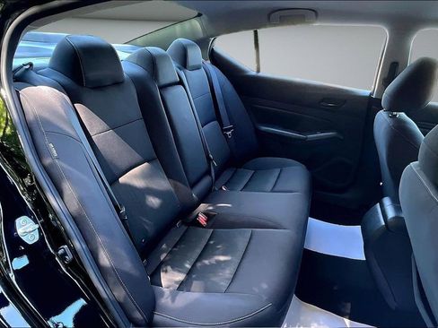Used 2024 Nissan Altima 2.5 SV FWD image 25