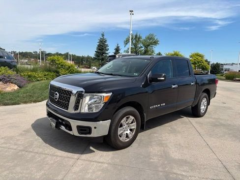 Used 2018 Nissan Titan SV w/ SV Convenience Package AWD/4WD image 8