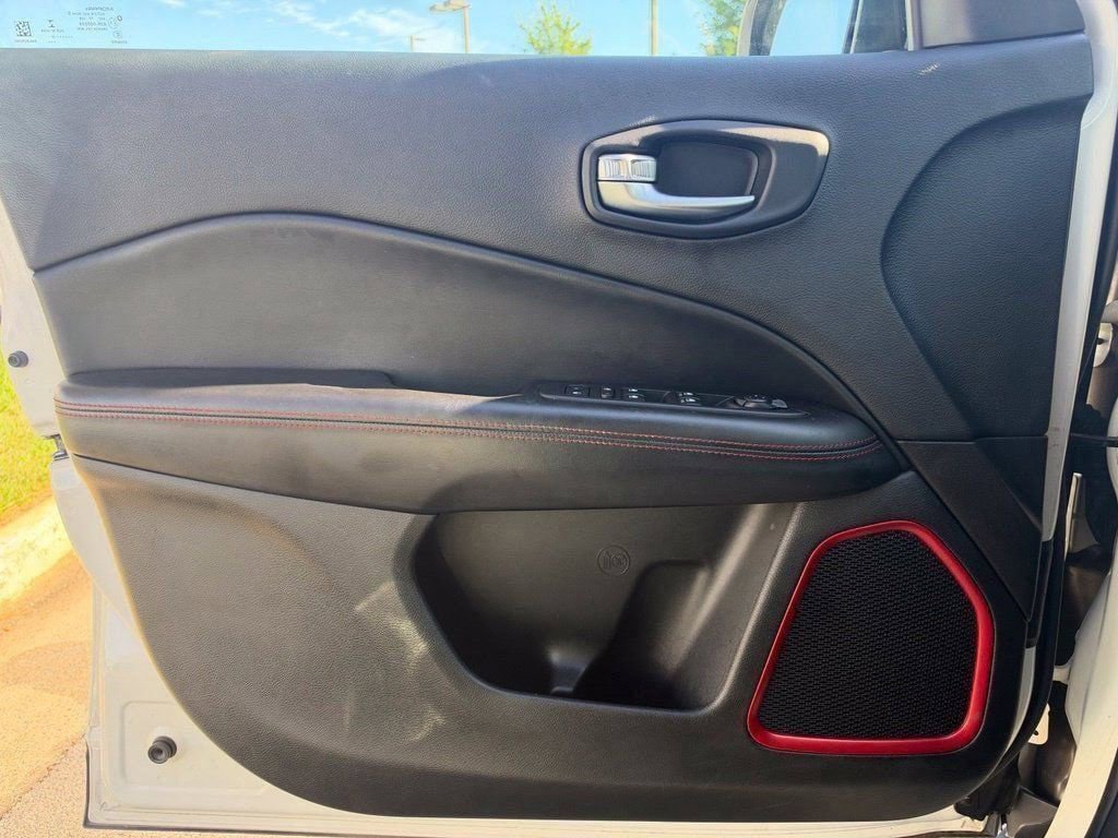 Used 2019 Jeep Compass Trailhawk w/ Leather Interior Group AWD/4WD image 31