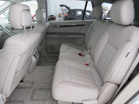 Used 2010 Mercedes-Benz R 350 4MATIC image 13