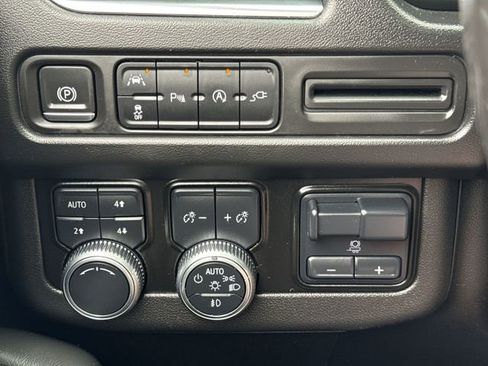 Used 2021 GMC Yukon XL SLT w/ SLT Luxury Plus Package AWD/4WD image 18