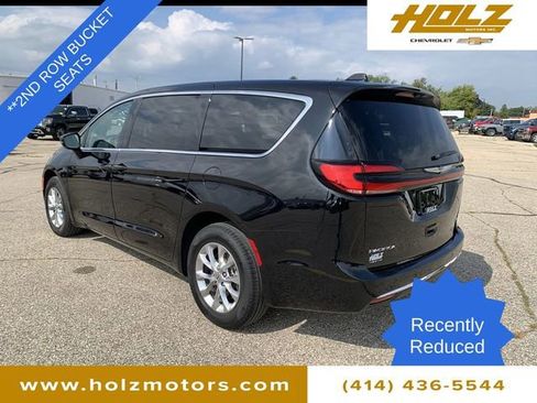 Used 2024 Chrysler Pacifica Touring-L image 6