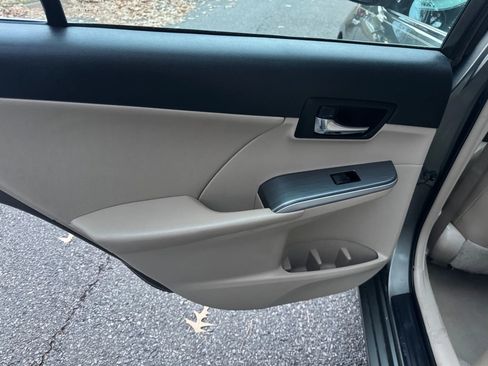 Used 2012 Toyota Camry XLE image 14