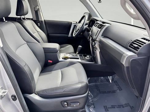 Used 2022 Toyota 4Runner SR5 Premium w/ Moonroof Package image 30