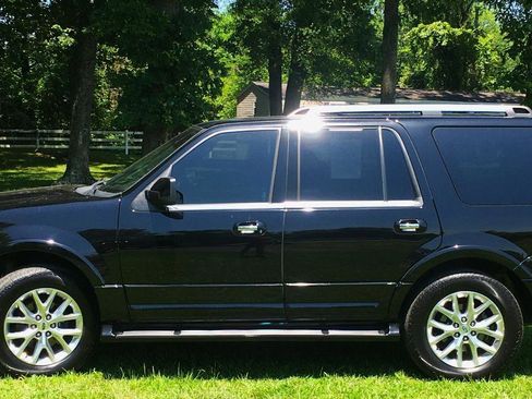 Used 2017 Ford Expedition Limited RWD image 2