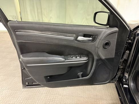 Used 2018 Chrysler 300 Touring L image 24
