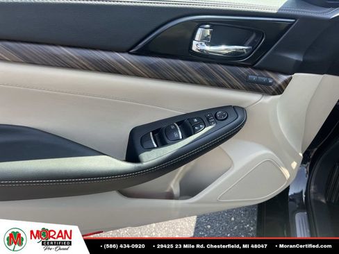 Used 2017 Nissan Maxima Platinum FWD image 14