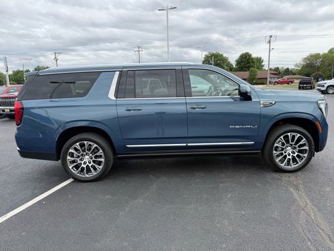 Used 2025 GMC Yukon XL Denali w/ Denali Reserve Package AWD/4WD image 6