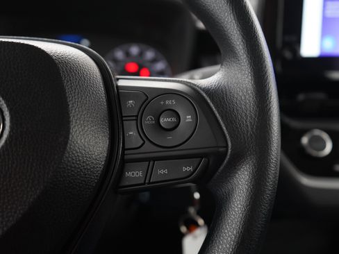 Used 2025 Toyota Corolla LE image 25